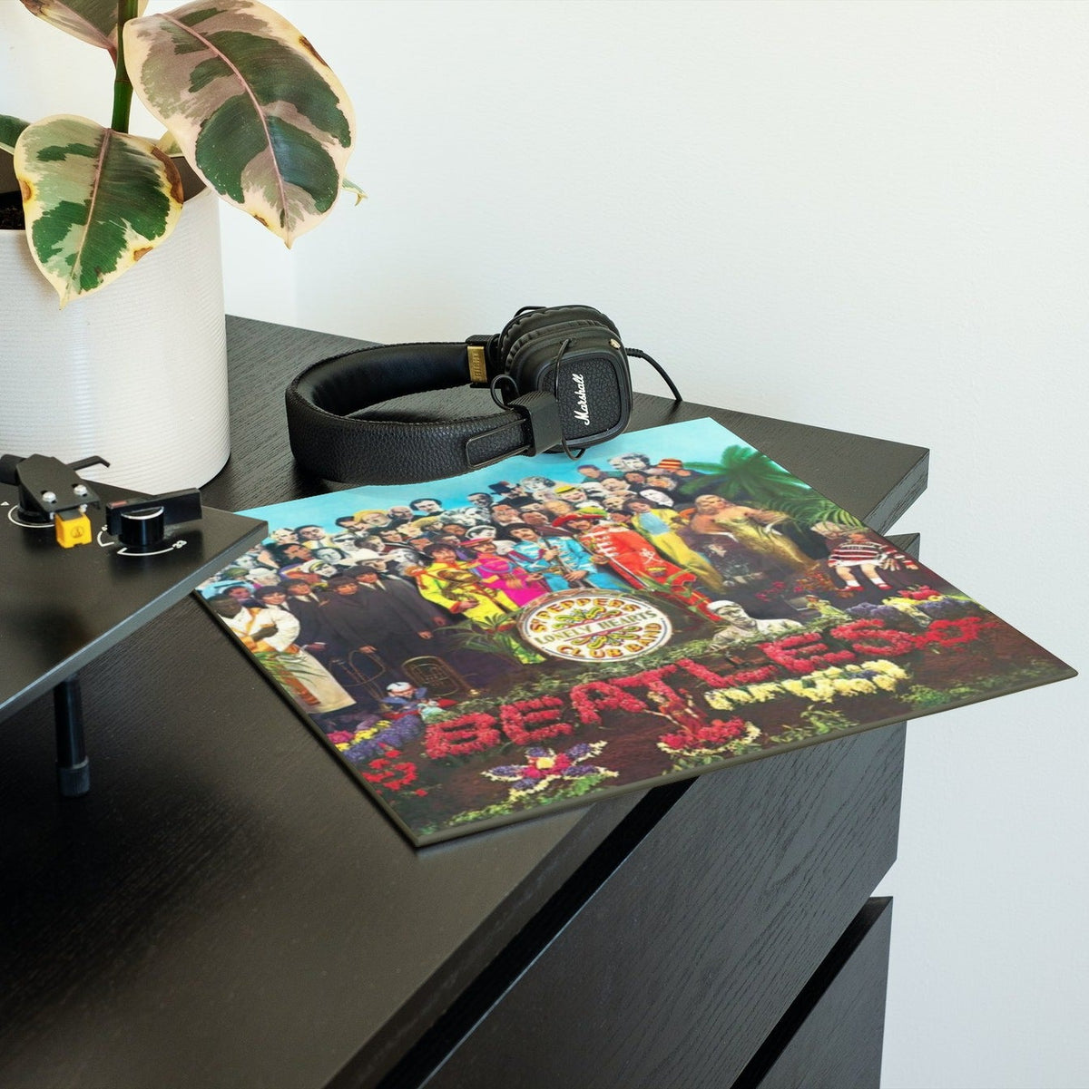 The Beatles - Sgt. Pepper's Lonely Hearts Club Band - Vinyl LP Record [ vinyl ]